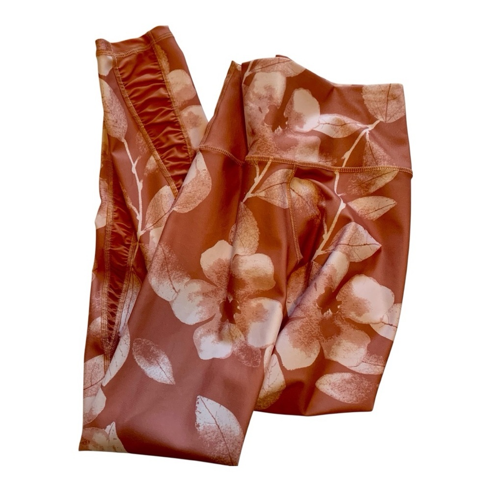 Aerie Rose and White Leaf‎ Print Leggings